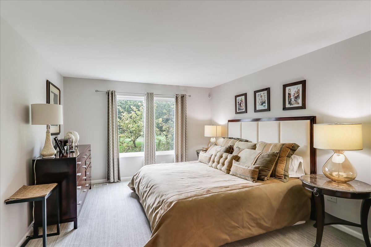447 WHITE OAK Lane Unit: 1135B