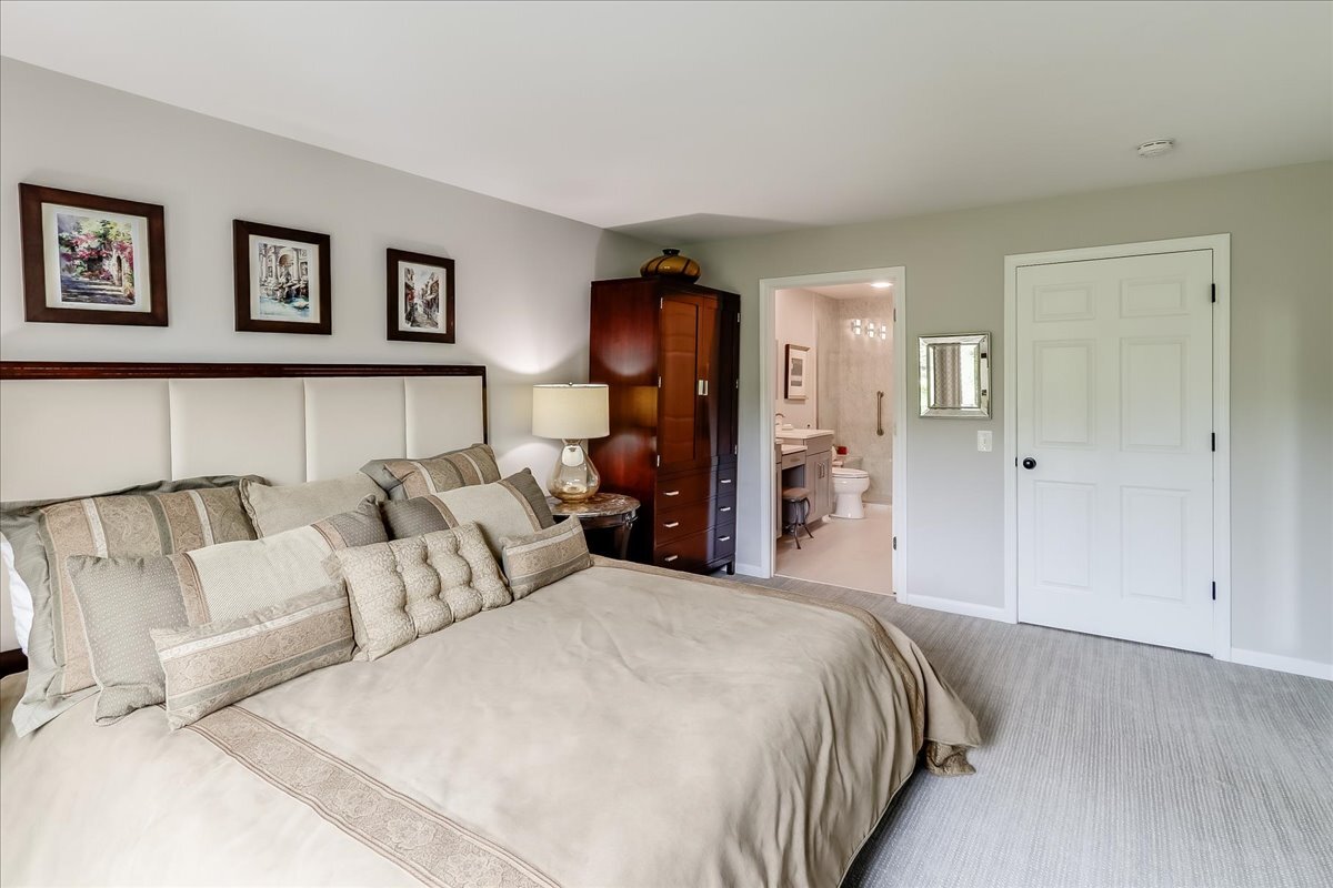 447 WHITE OAK Lane Unit: 1135B