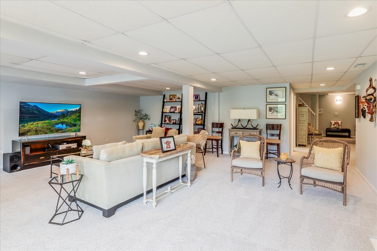 447 WHITE OAK Lane Unit: 1135B