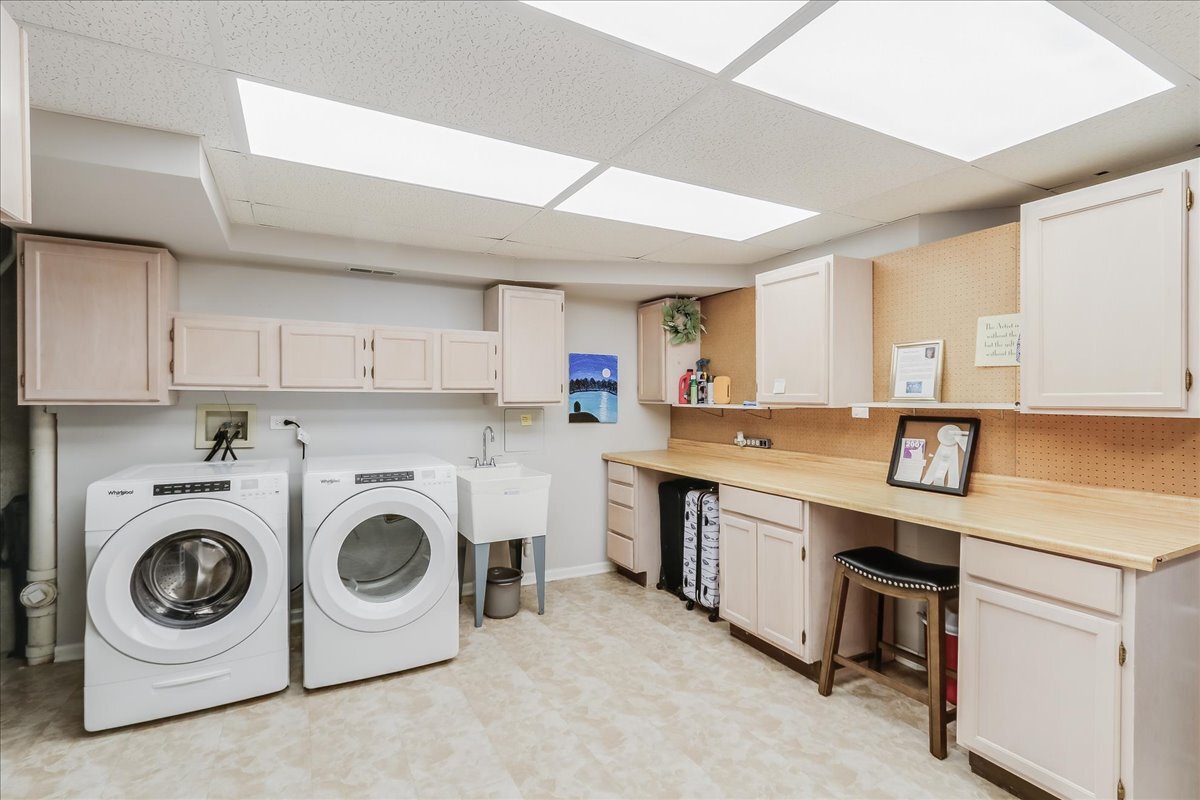 447 WHITE OAK Lane Unit: 1135B