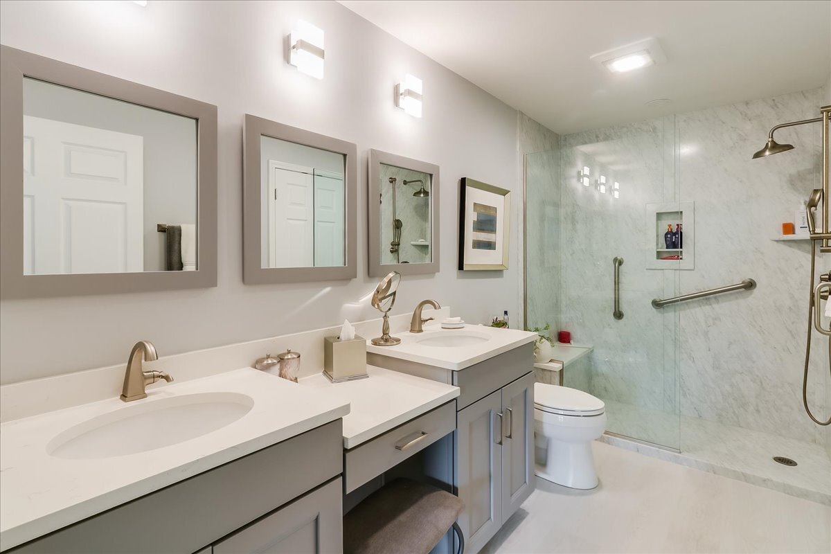 447 WHITE OAK Lane Unit: 1135B