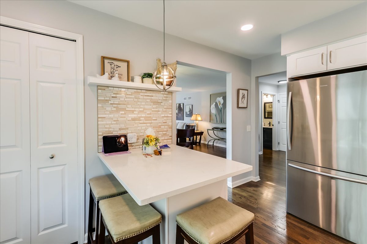 447 WHITE OAK Lane Unit: 1135B