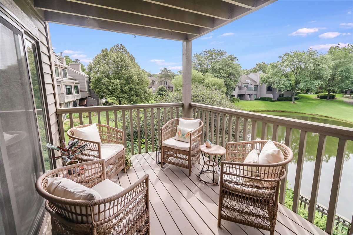 447 WHITE OAK Lane Unit: 1135B