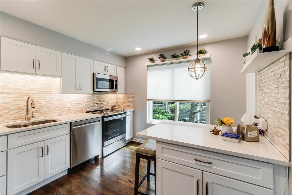 447 WHITE OAK Lane Unit: 1135B