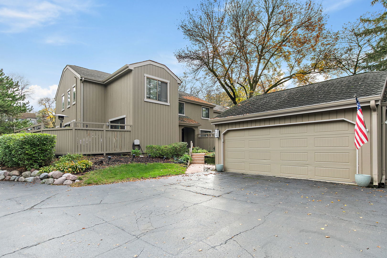 758 Oak Hill Road Lake Barrington Il Us 60010 Mrd12785727