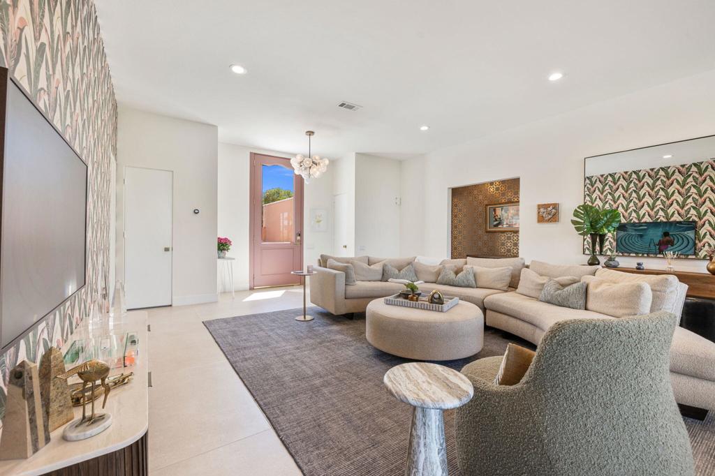 47171 El Agadir Circle