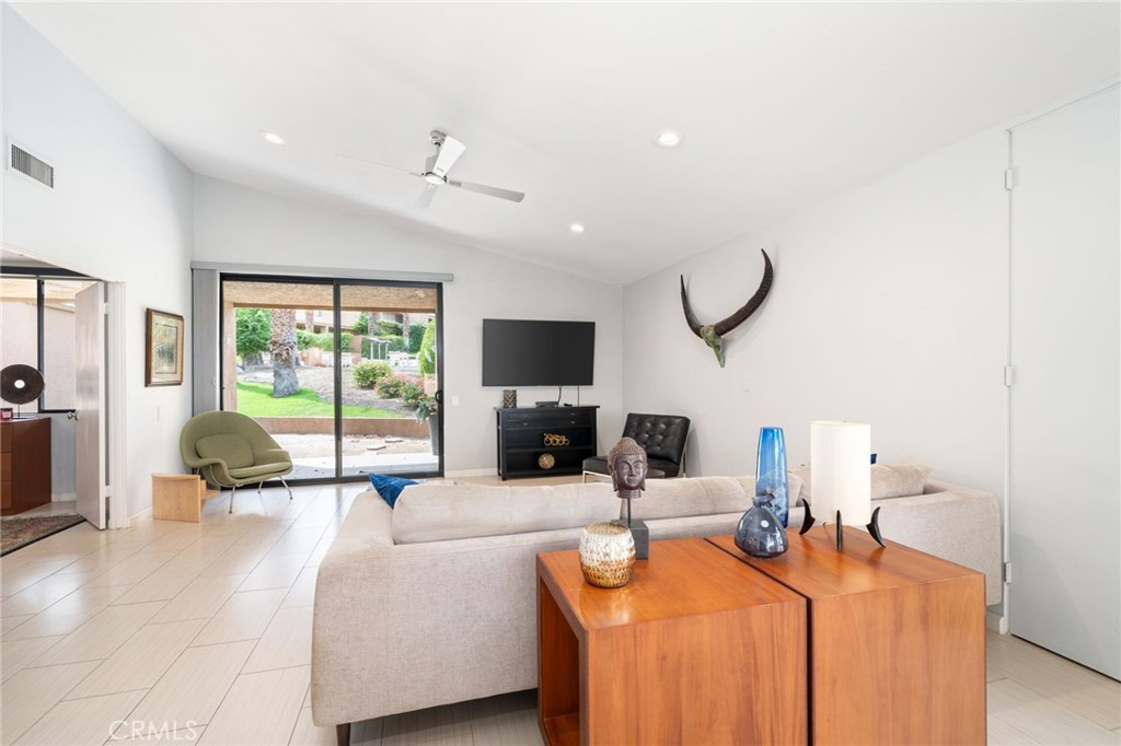 48915 Mariposa Drive