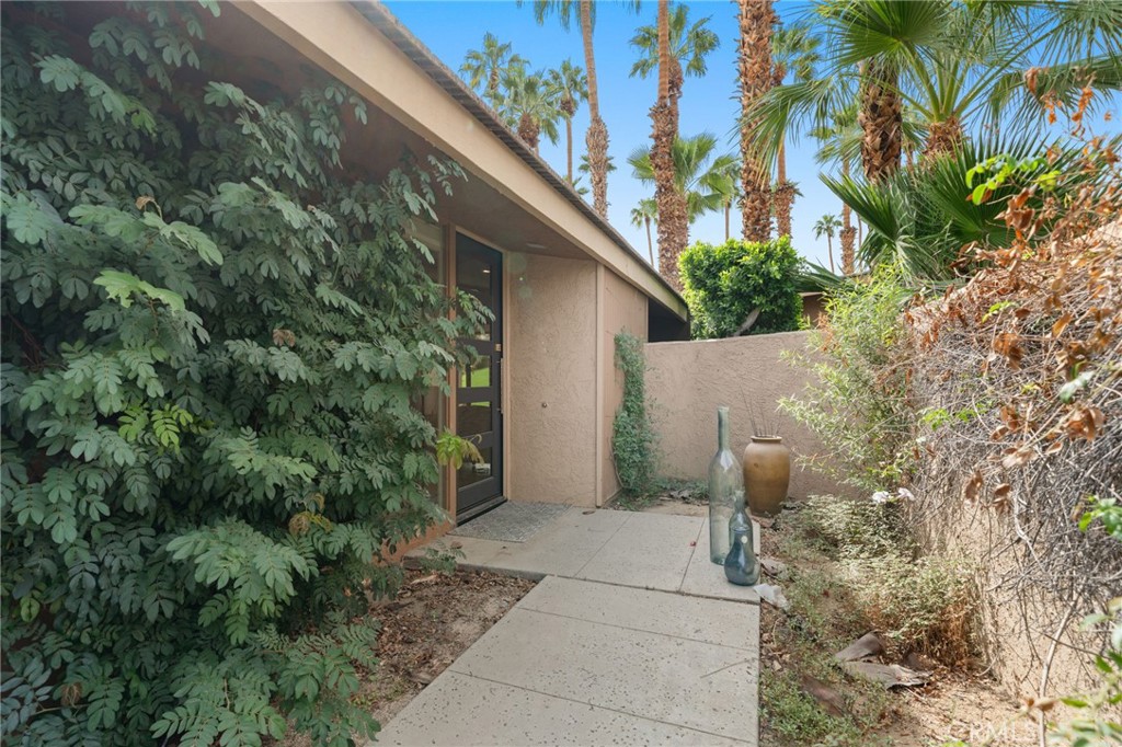 48915 Mariposa Drive