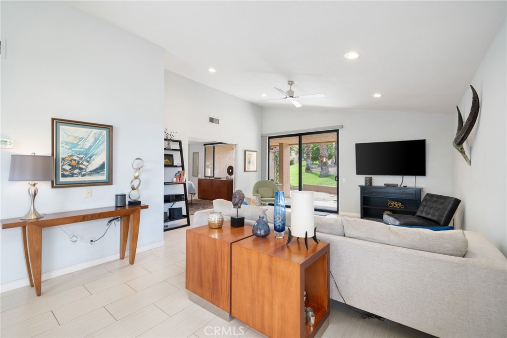 48915 Mariposa Drive