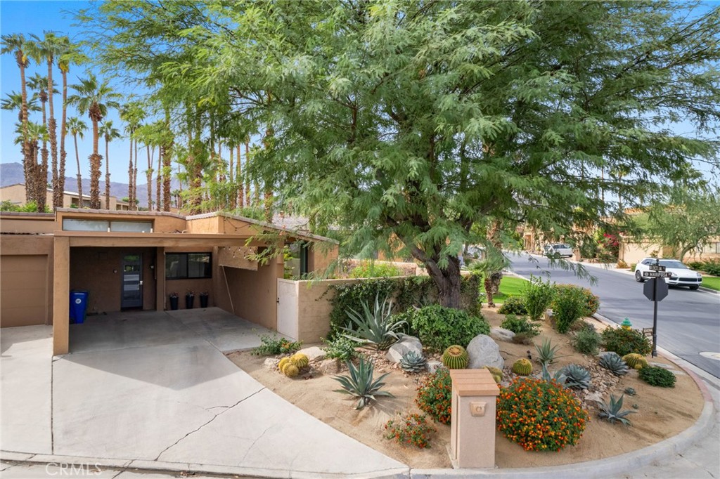 48915 Mariposa Drive