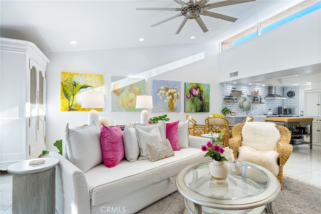 48895 Mariposa Drive