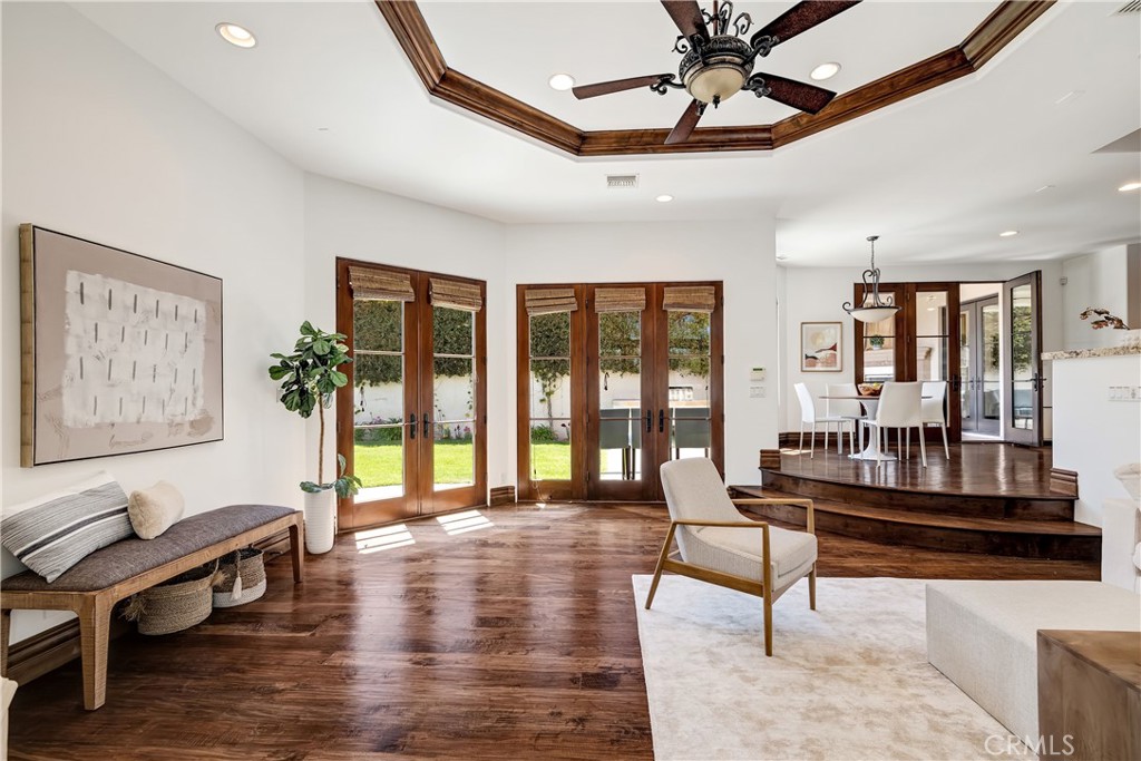 718 N Poinsettia Avenue