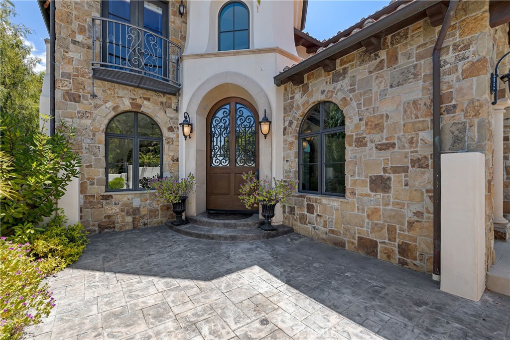 718 N Poinsettia Avenue