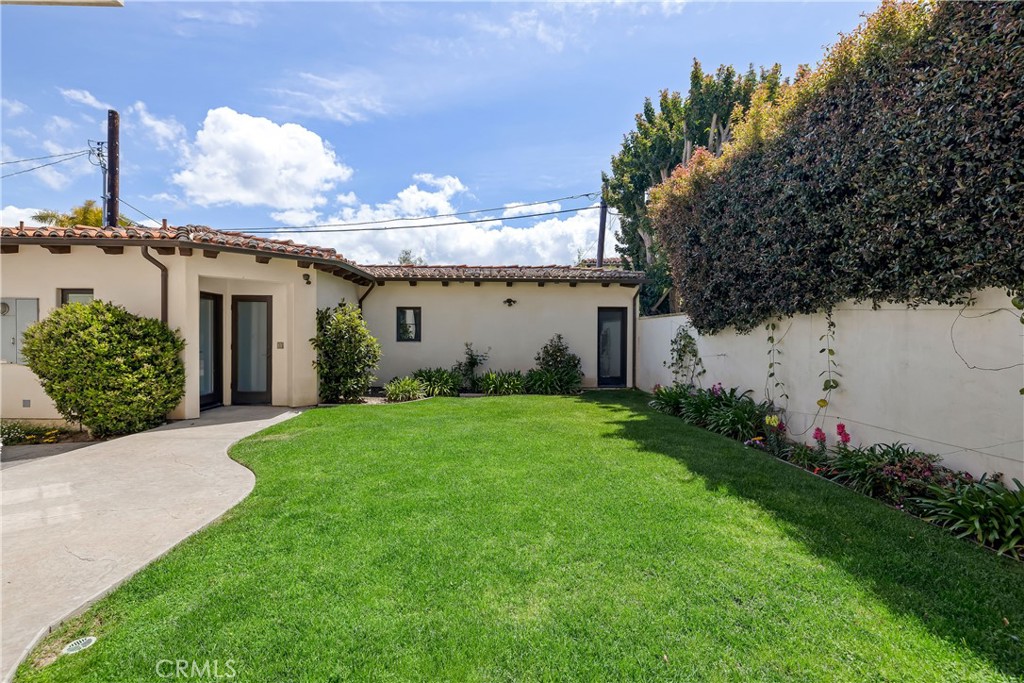 718 N Poinsettia Avenue