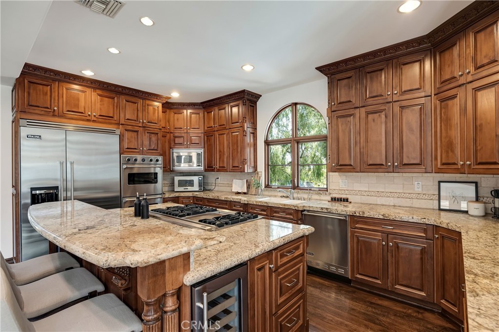 718 N Poinsettia Avenue