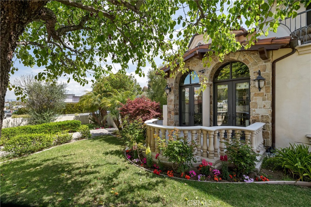 718 N Poinsettia Avenue