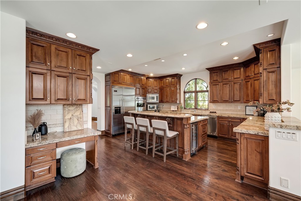 718 N Poinsettia Avenue