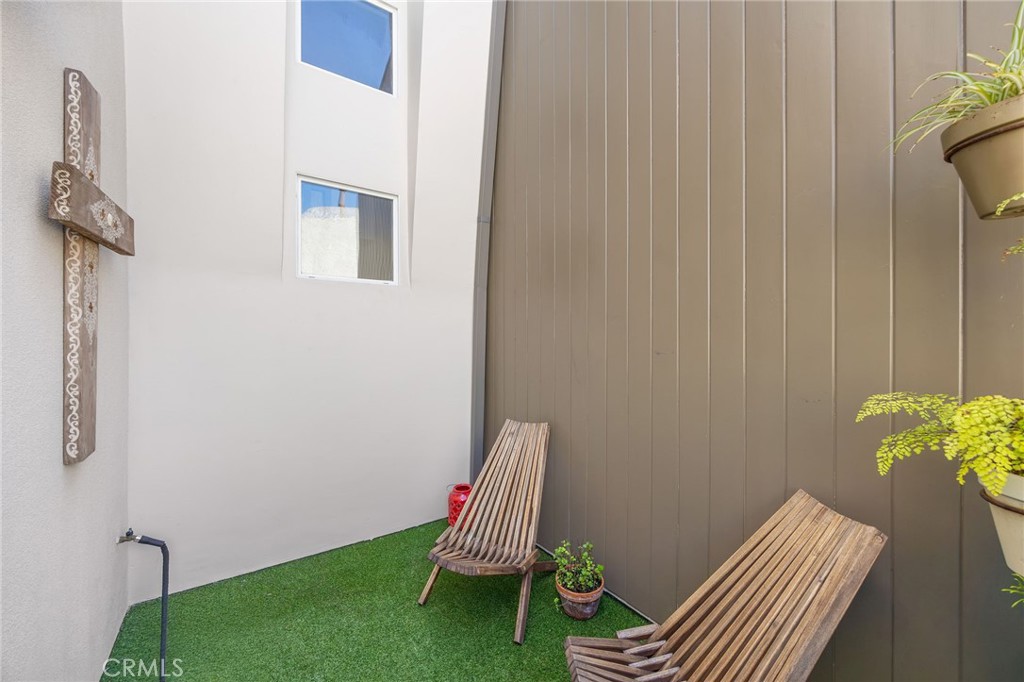 647 2nd Street