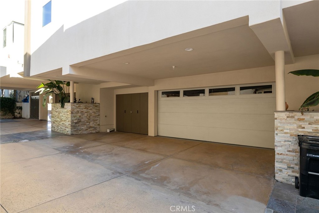 647 2nd Street