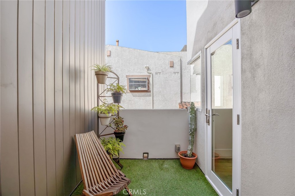 647 2nd Street