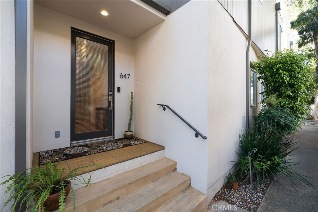 647 2nd Street