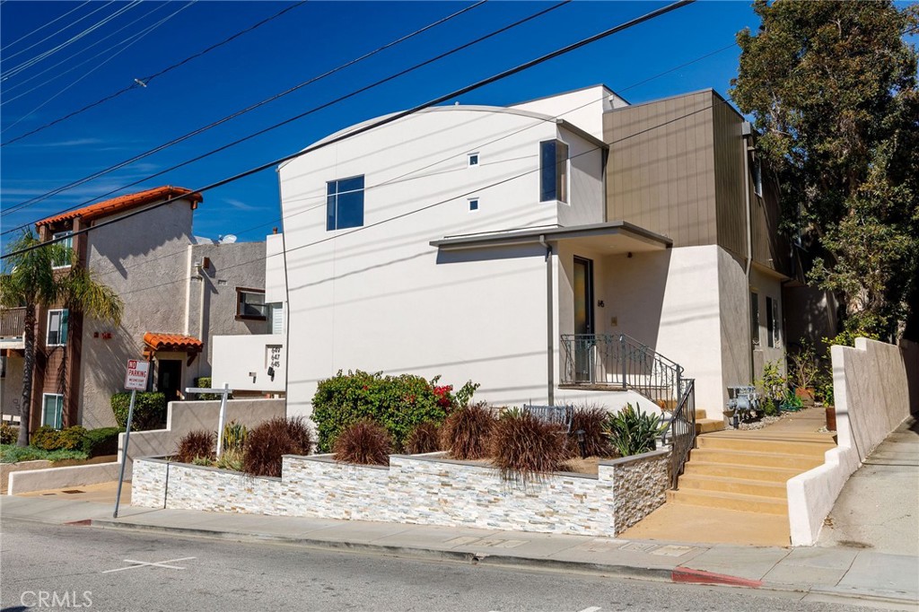 647 2nd Street