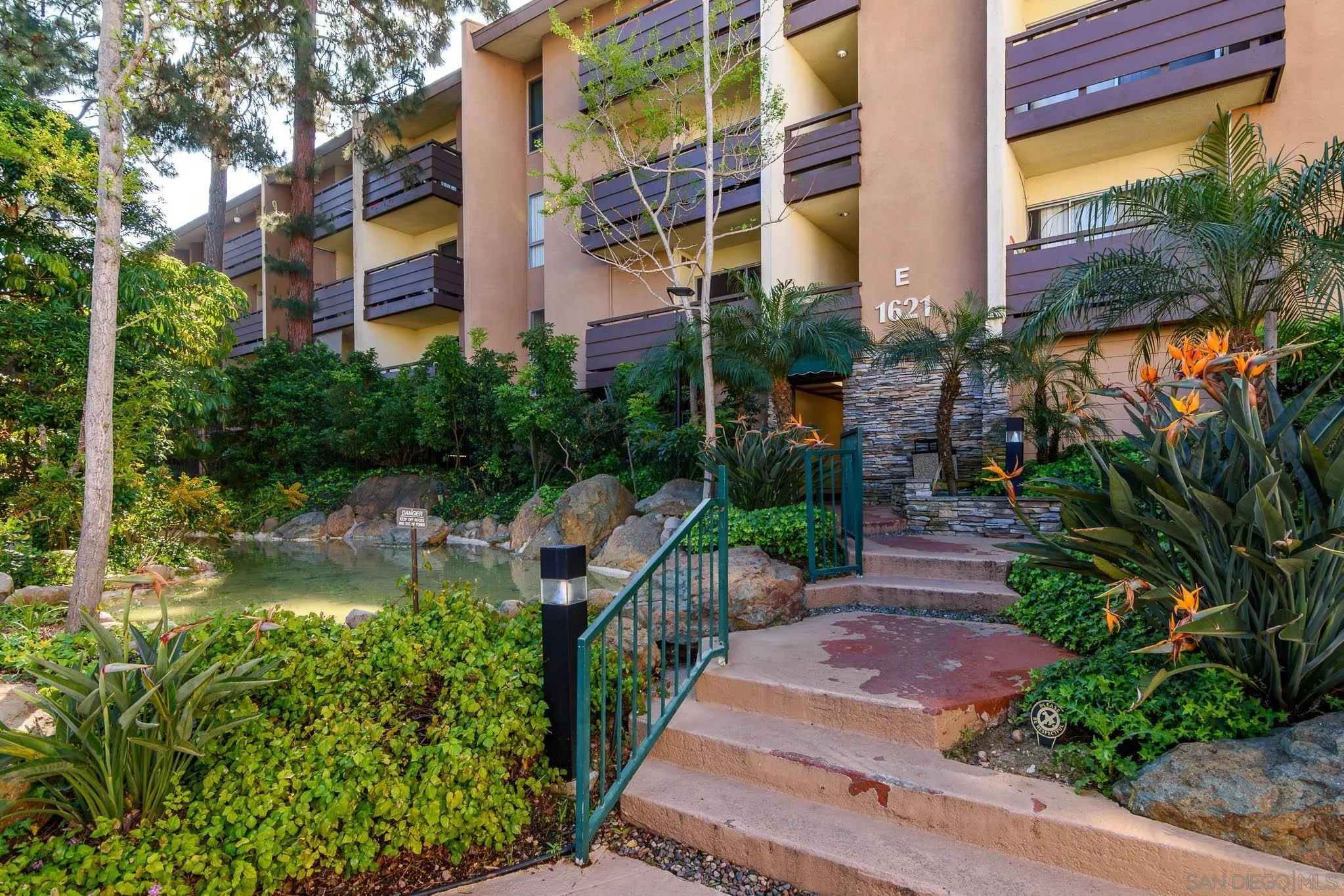 1621 S Hotel Circle Unit E120