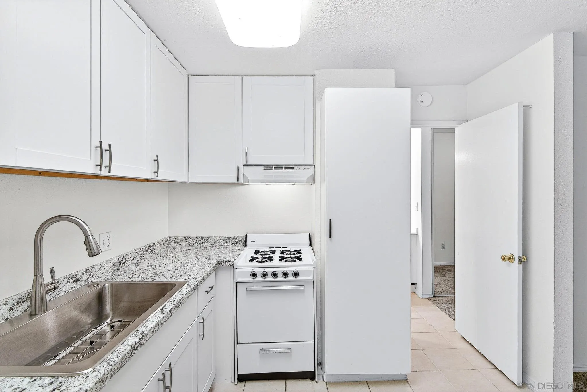 1621 S Hotel Circle Unit E120