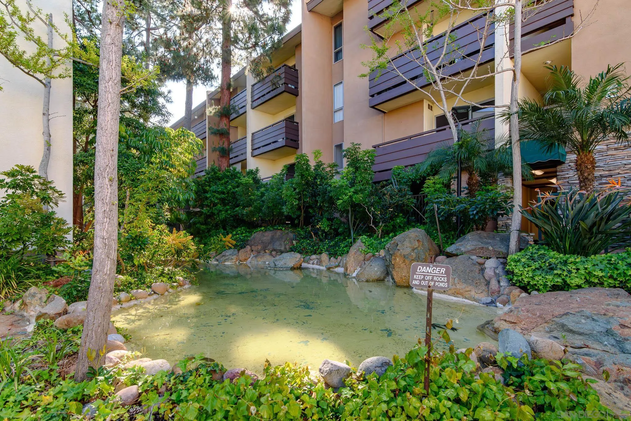 1621 S Hotel Circle Unit E120