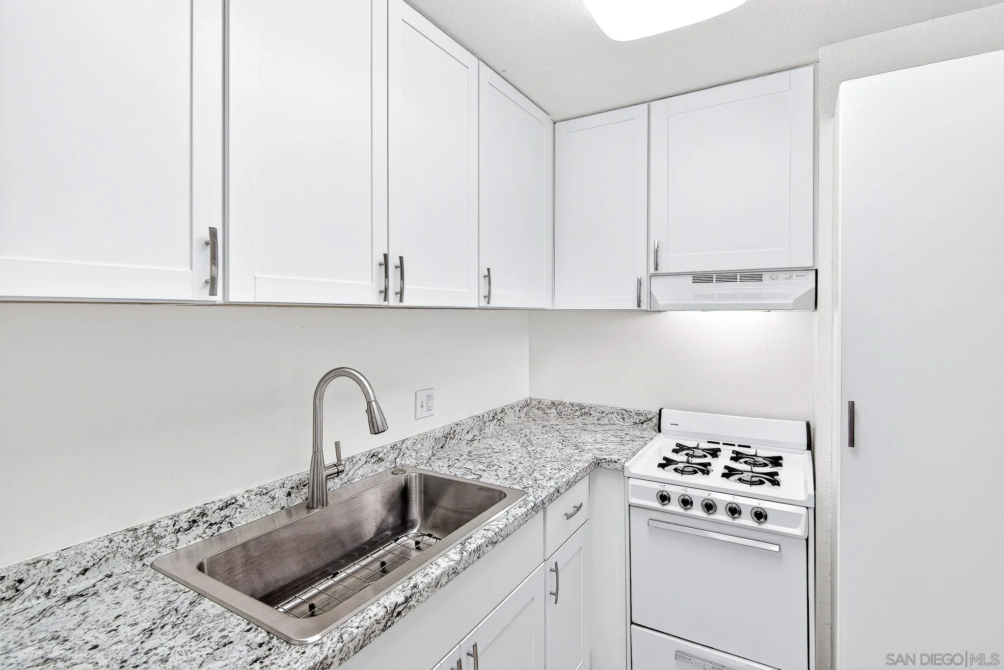 1621 S Hotel Circle Unit E120