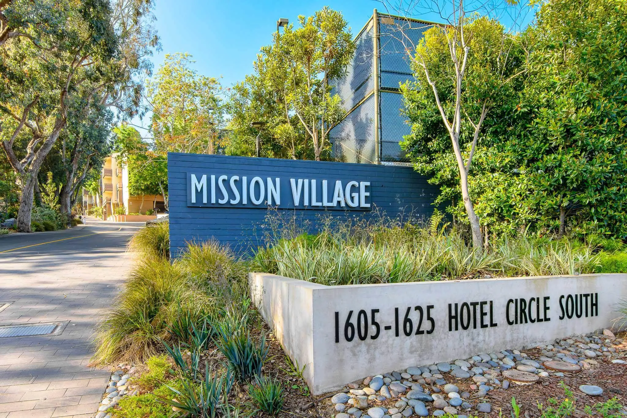 1621 S Hotel Circle Unit E120