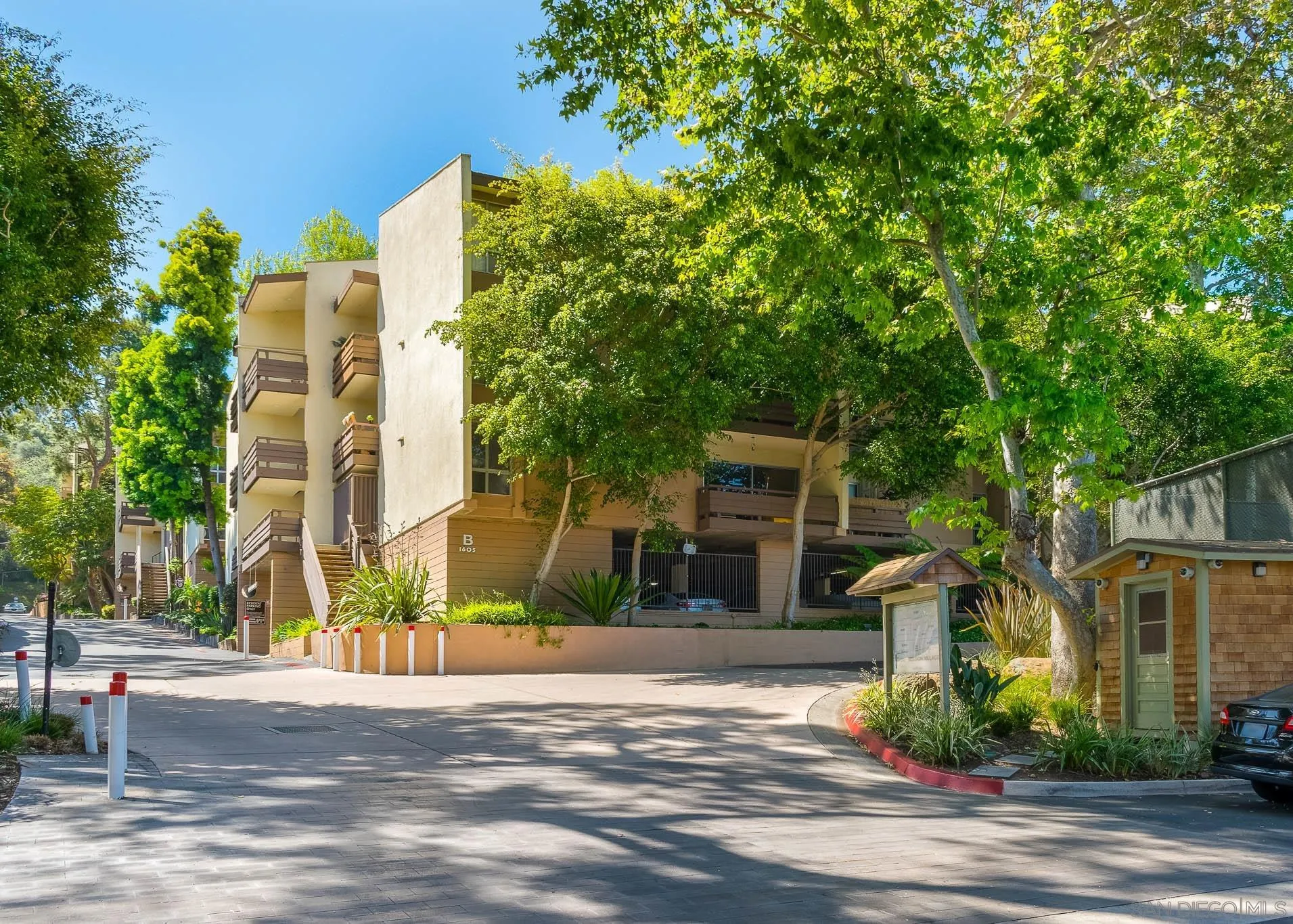 1621 S Hotel Circle Unit E120