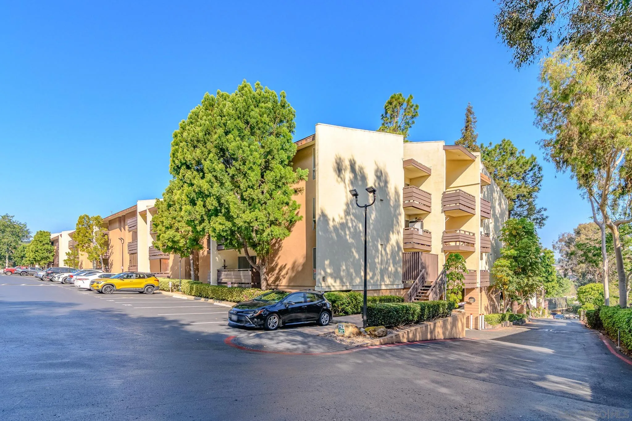 1621 S Hotel Circle Unit E120