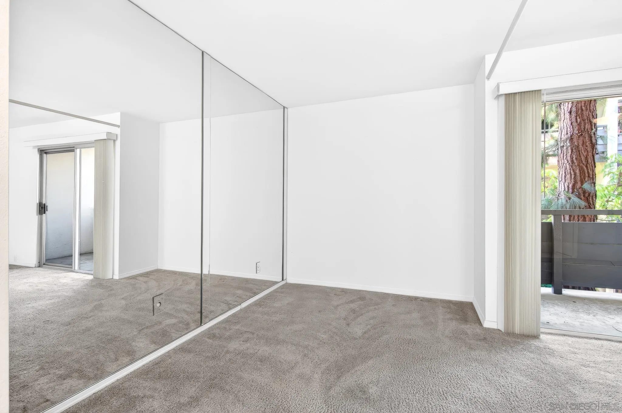 1621 S Hotel Circle Unit E120