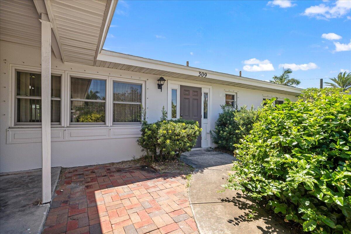 309 Banyan