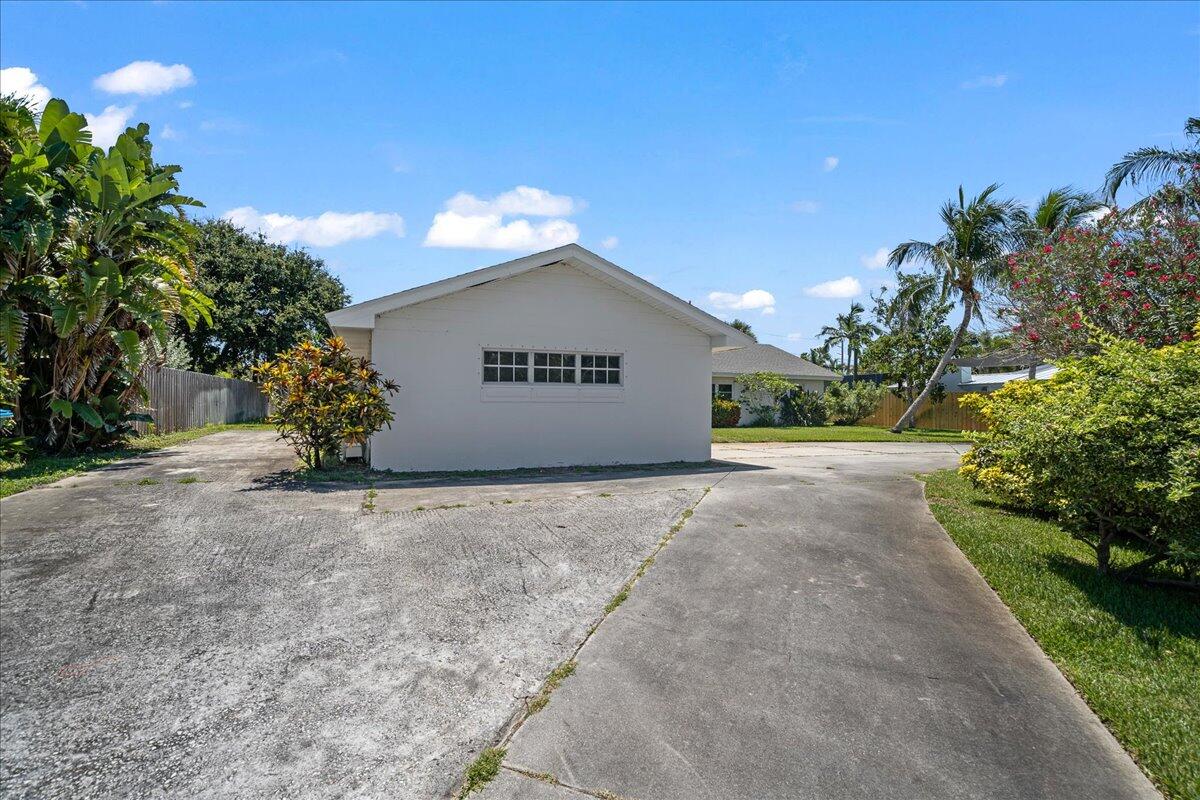 309 Banyan