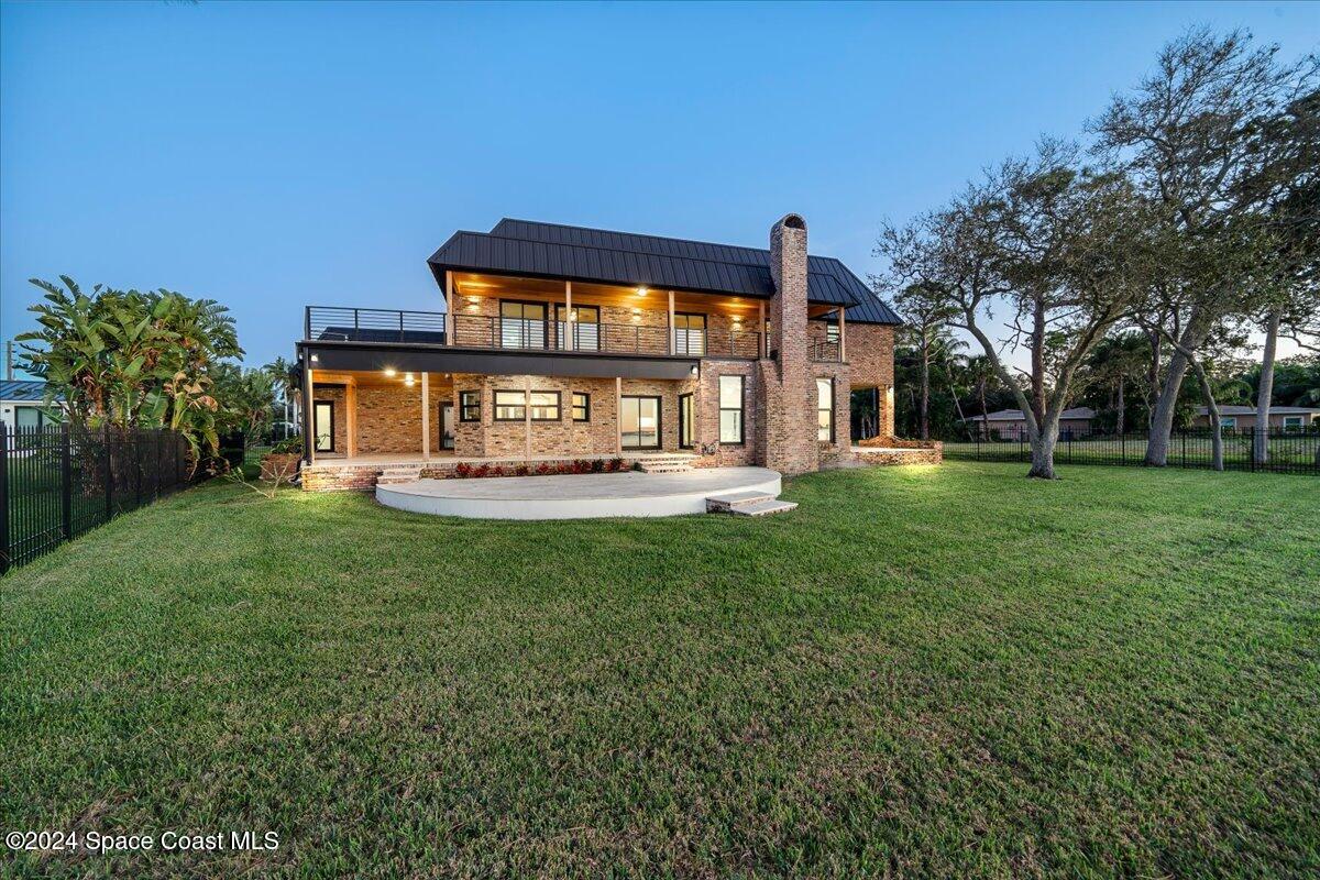 1316 S Riverside Drive