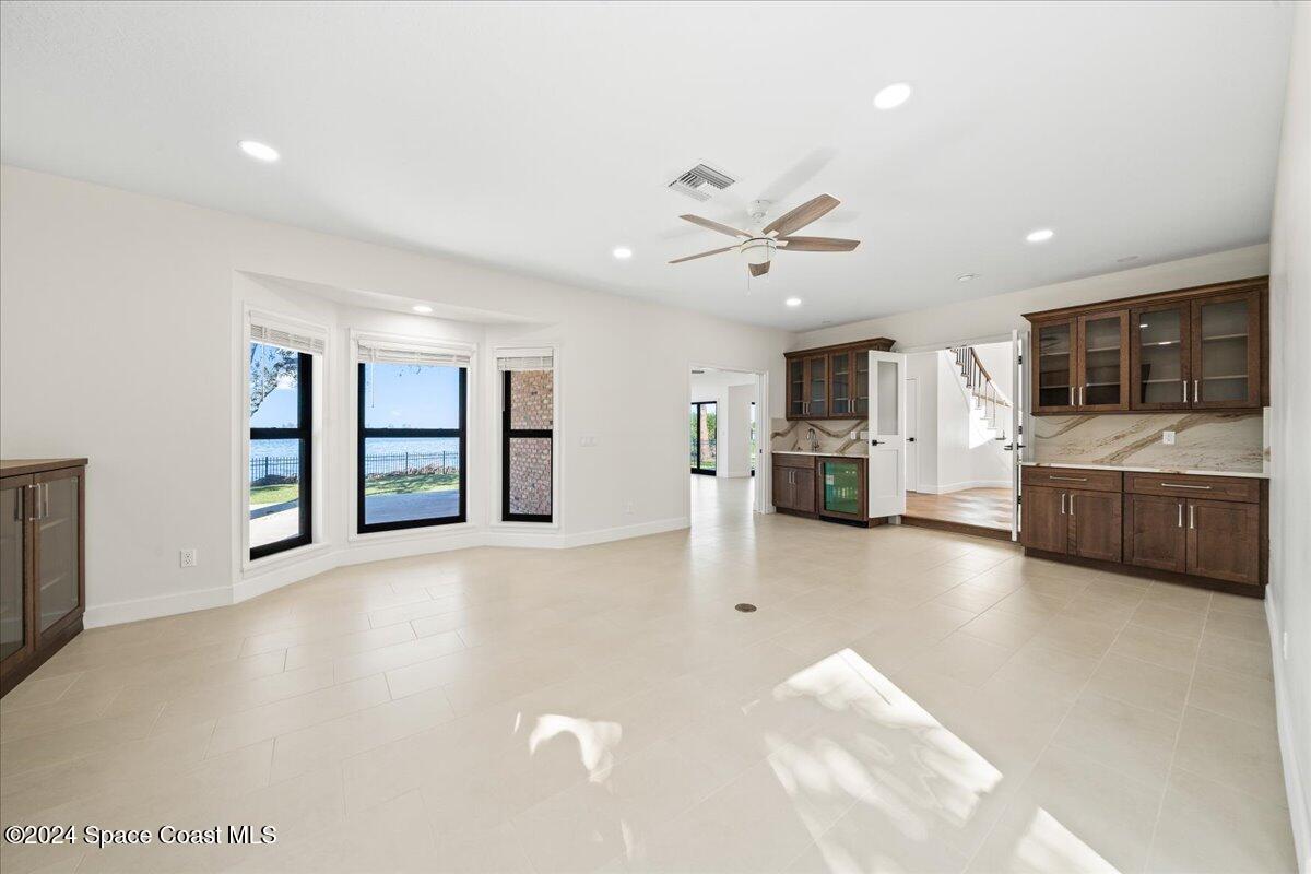 1316 S Riverside Drive