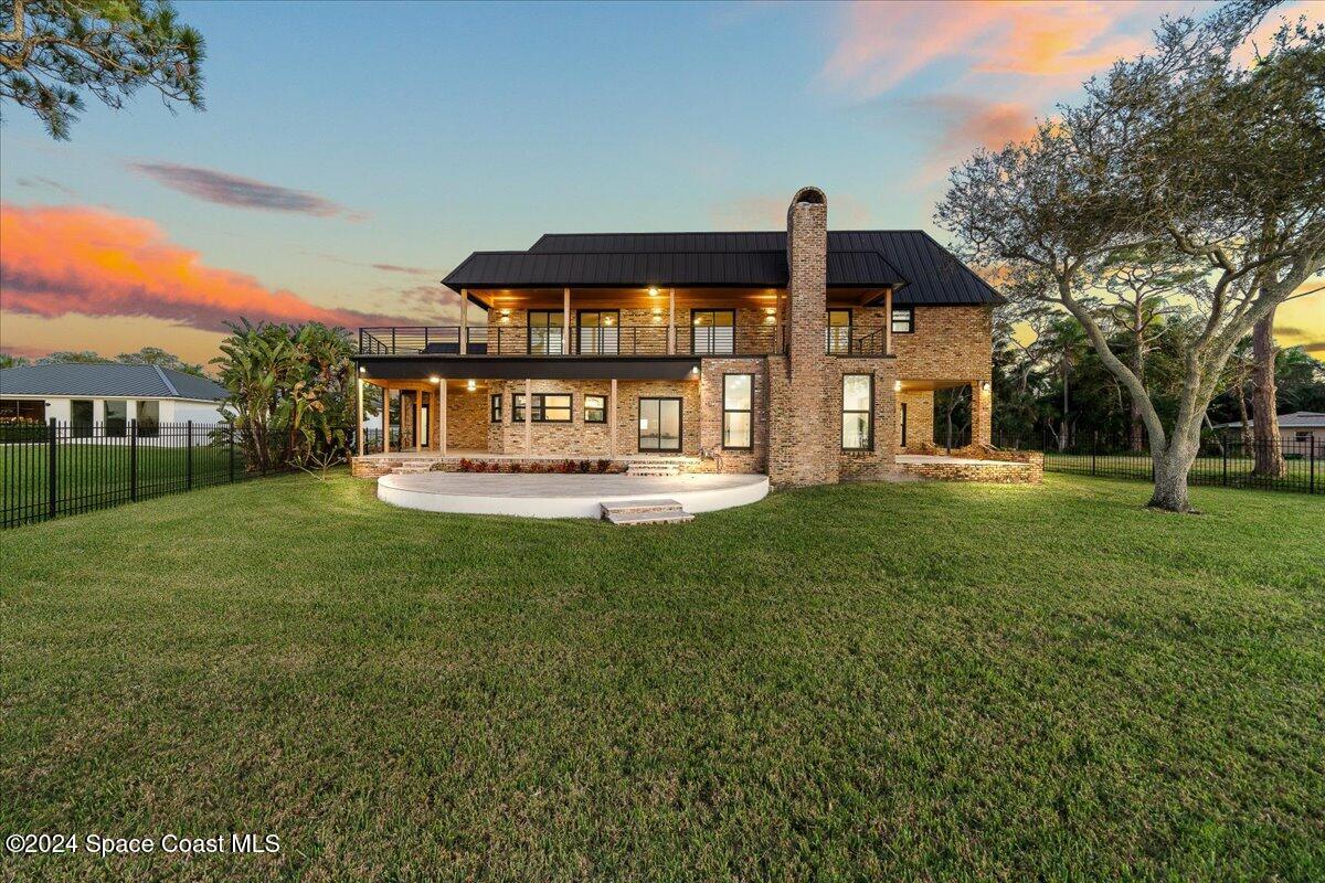 1316 S Riverside Drive