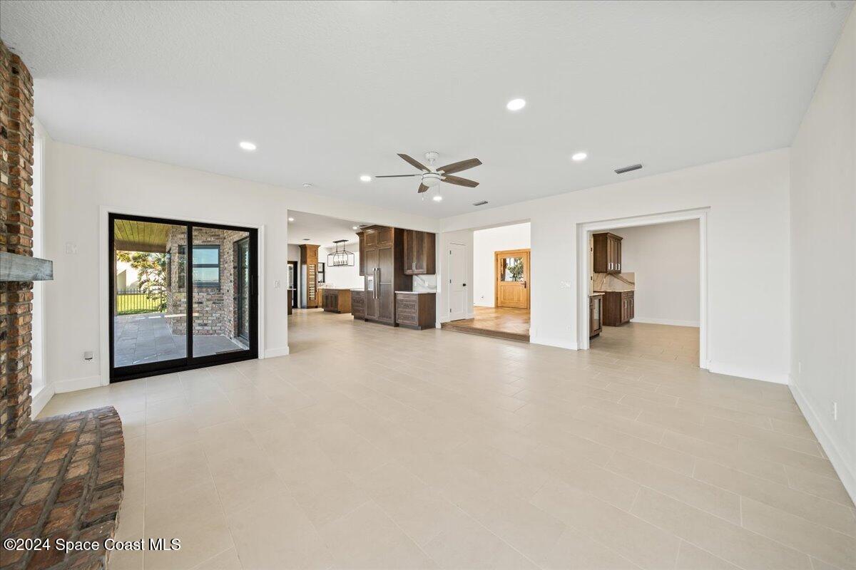 1316 S Riverside Drive