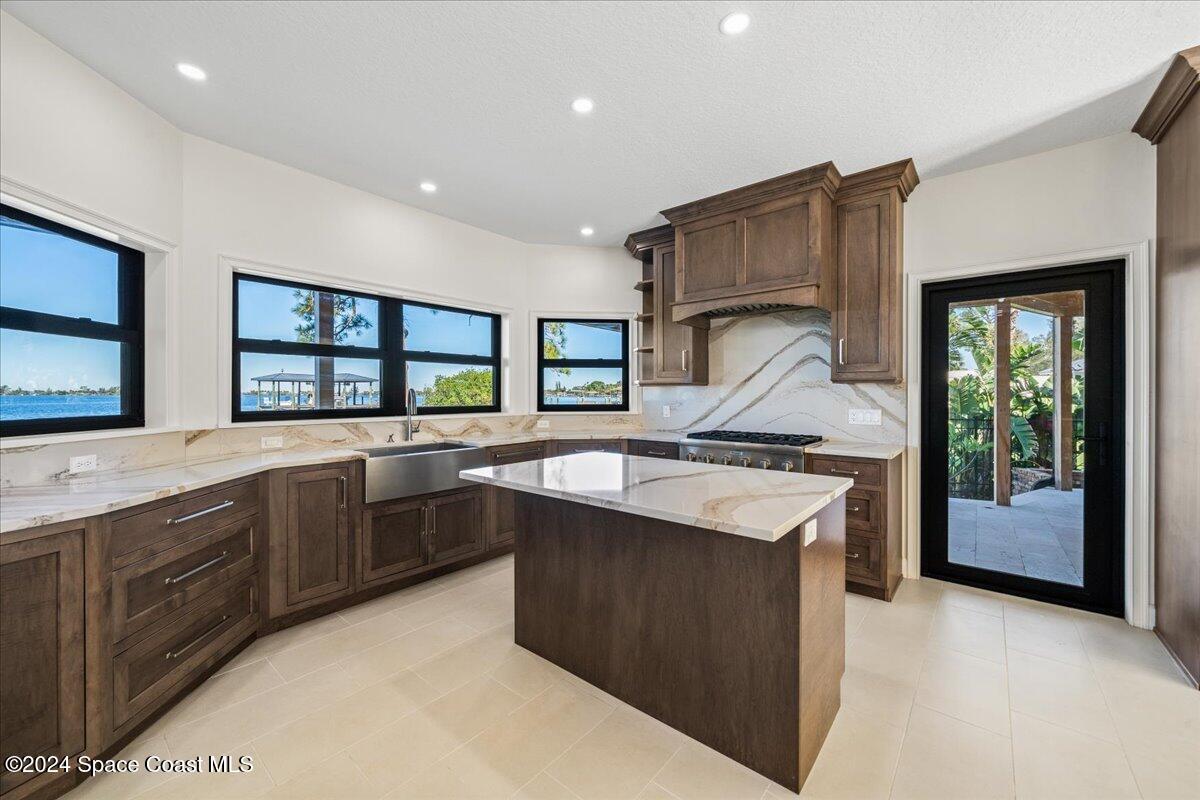 1316 S Riverside Drive