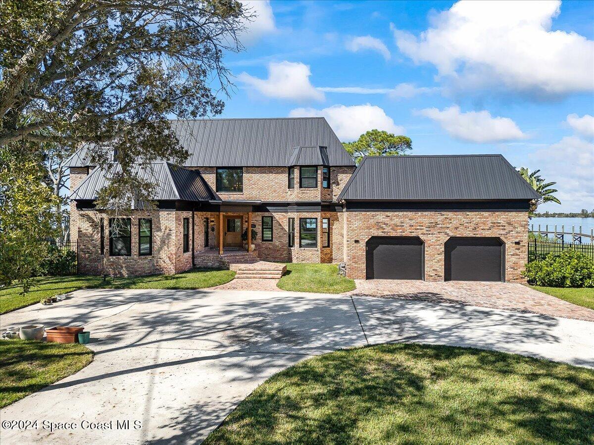 1316 S Riverside Drive