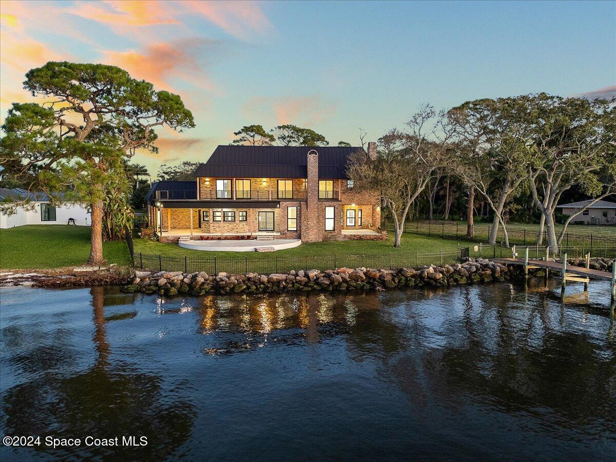 1316 S Riverside Drive