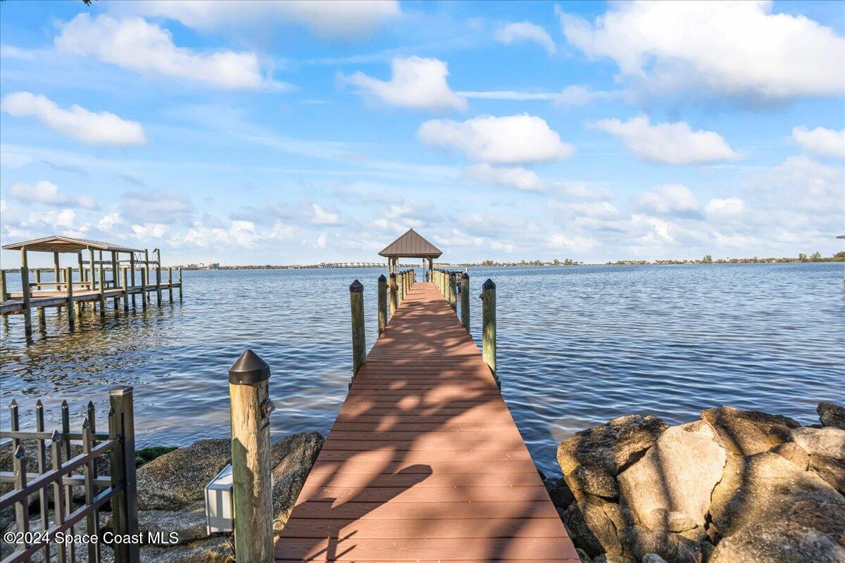 1316 S Riverside Drive