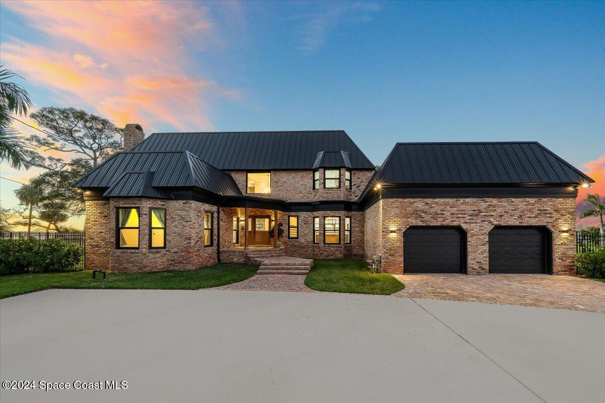 1316 S Riverside Drive