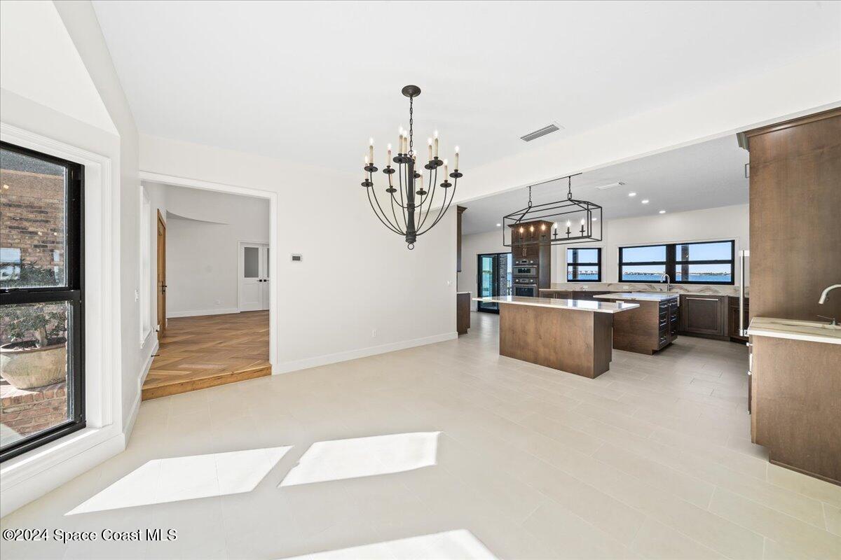 1316 S Riverside Drive