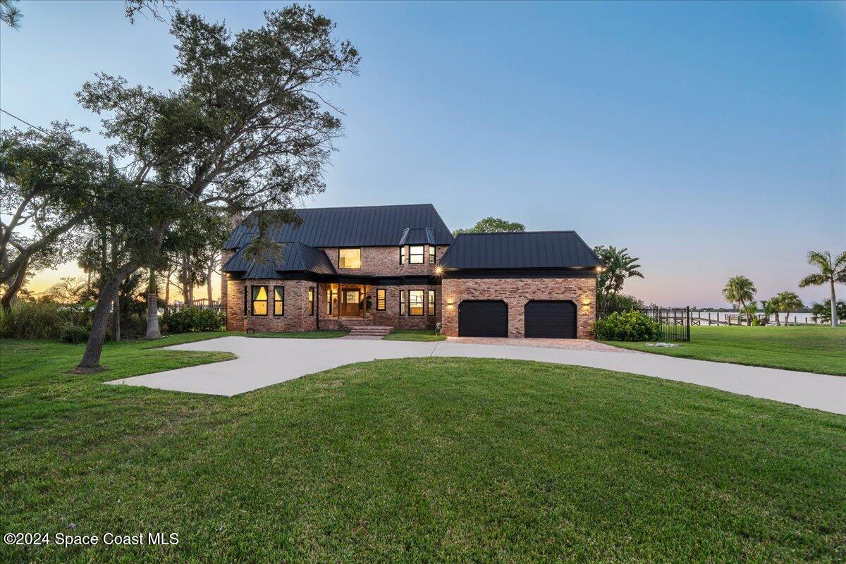 1316 S Riverside Drive