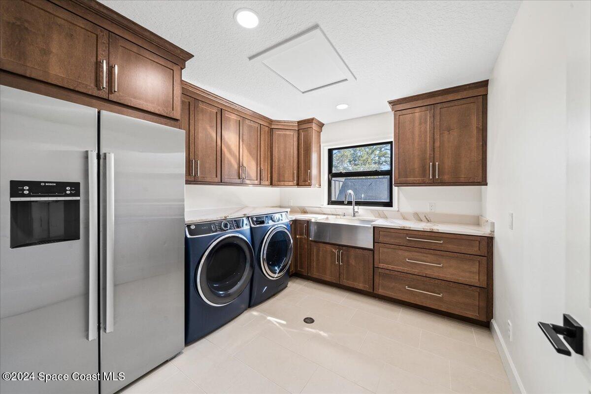 1316 S Riverside Drive