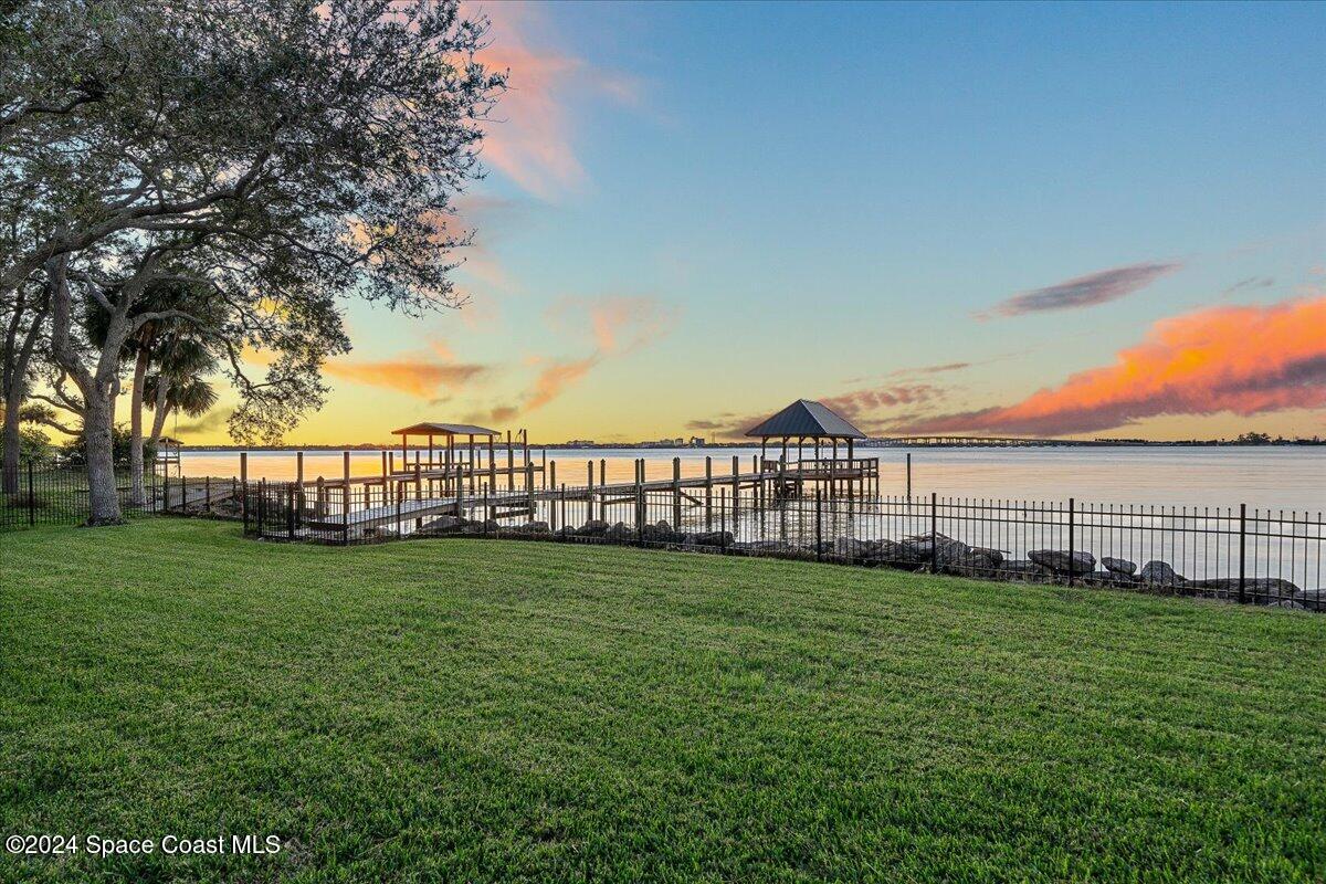 1316 S Riverside Drive