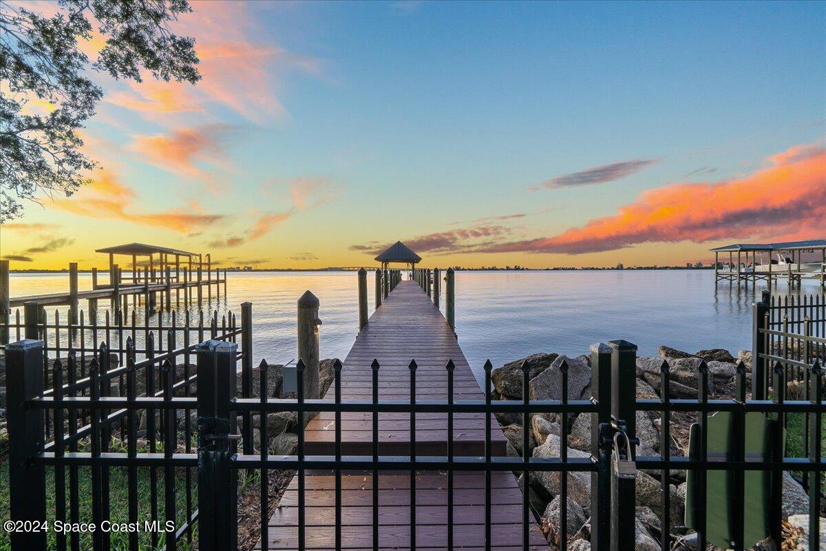 1316 S Riverside Drive